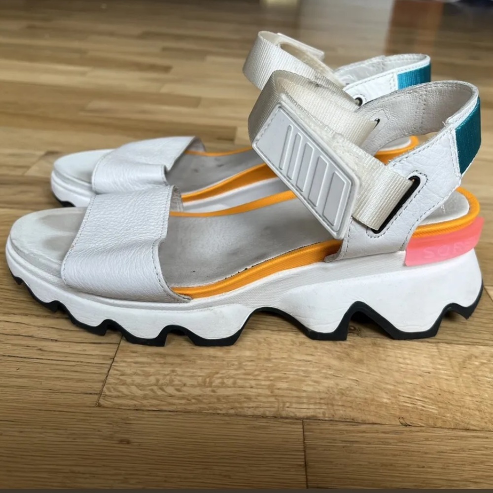 Sorel kinetic sandals size 8.5